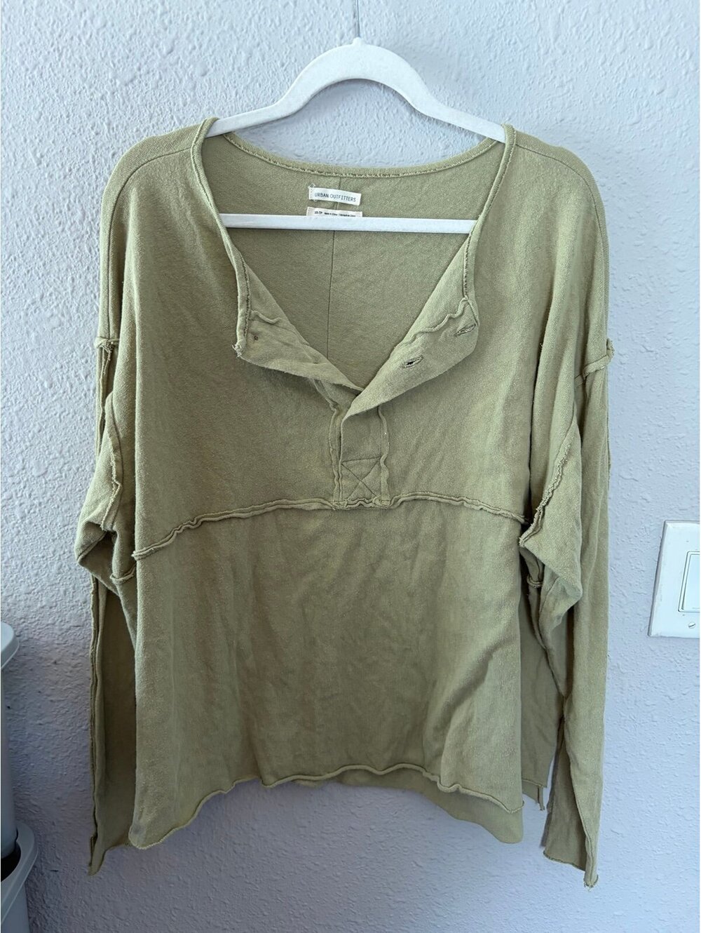 Urban Outfitters green long sleeve cropped oversized size XS. Side slits. Worn t